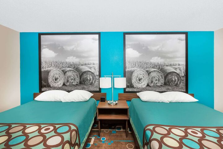 Super 8 By Wyndham Spencer - thumb 6