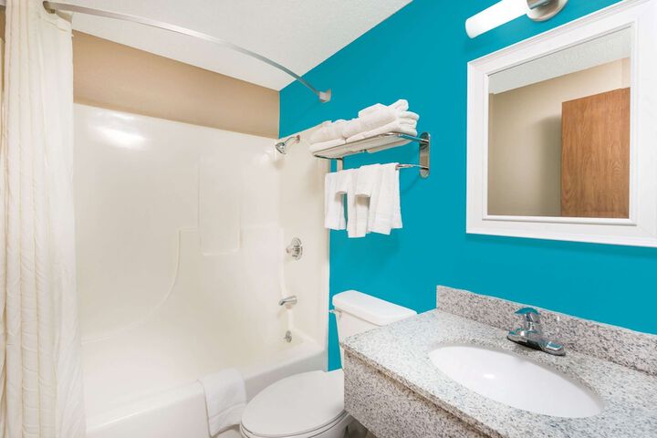 Super 8 By Wyndham Spencer - thumb 7