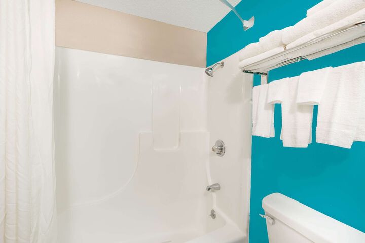 Super 8 By Wyndham Spencer - thumb 5