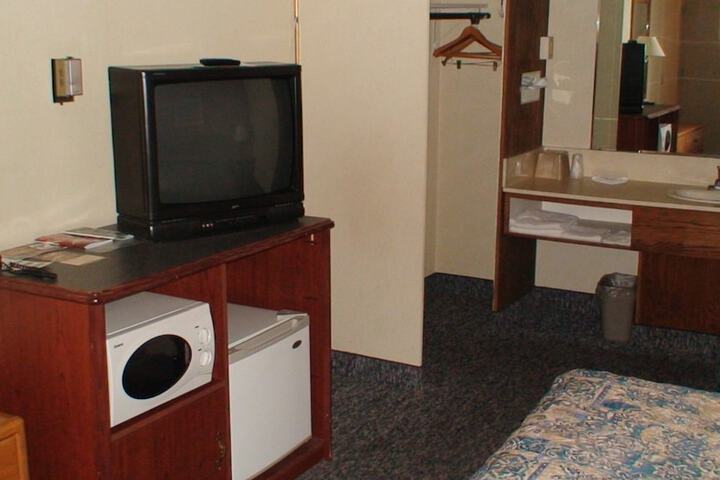 Budget Inn Express Bismarck - thumb 7