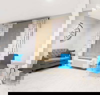 Days Inn  Suites by Wyndham Sellersburg - USA Accommodation