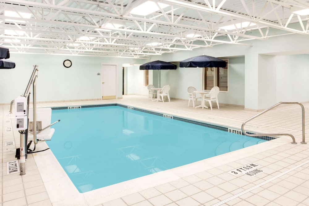 Wingate By Wyndham Bridgeport WV - thumb 4