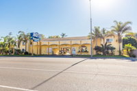 Colonial Pool and Spa Motel