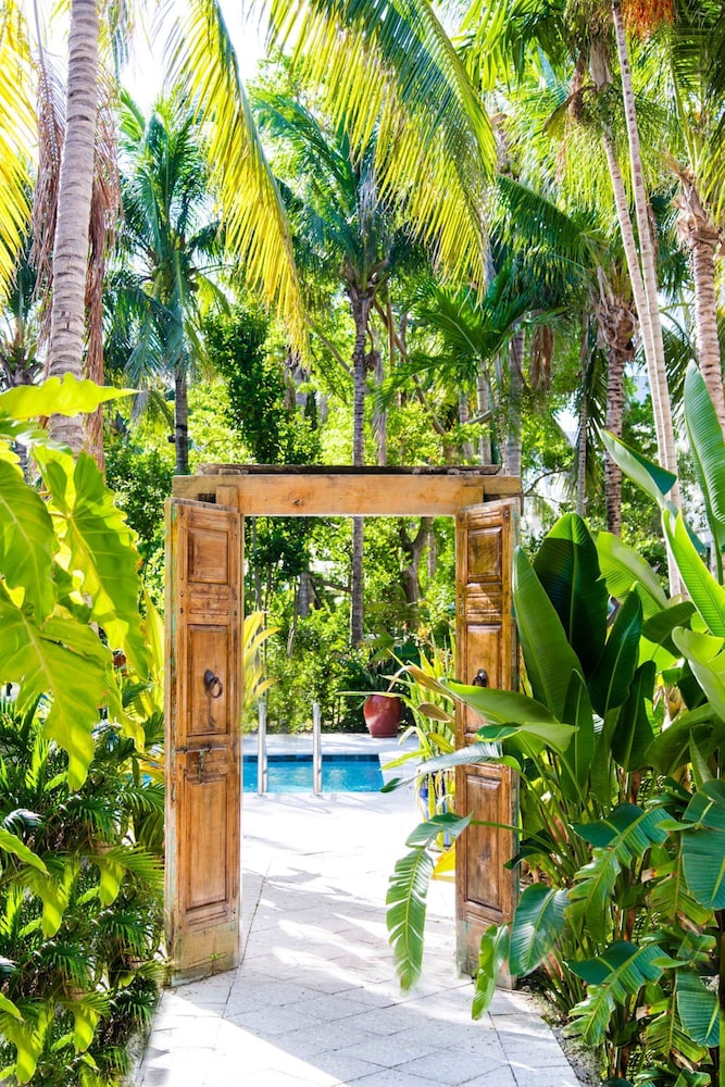 Parrot Key Hotel & Villas - thumb 2