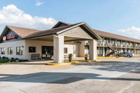 Econo Lodge Inn  Suites Branson Shepherd of the Hills Expy