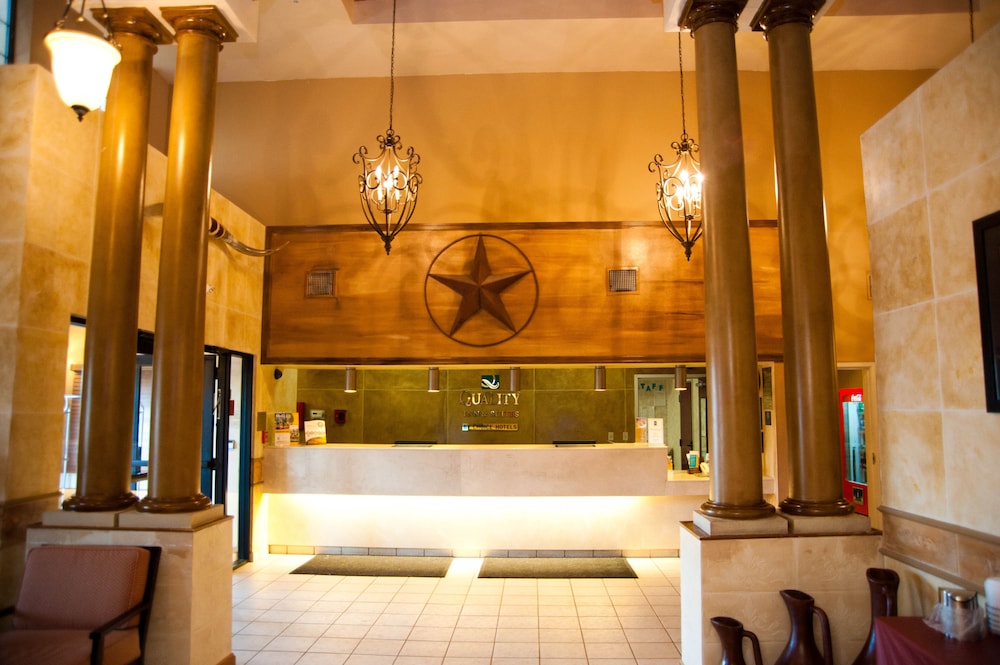 Quality Inn & Suites Airport - thumb 6