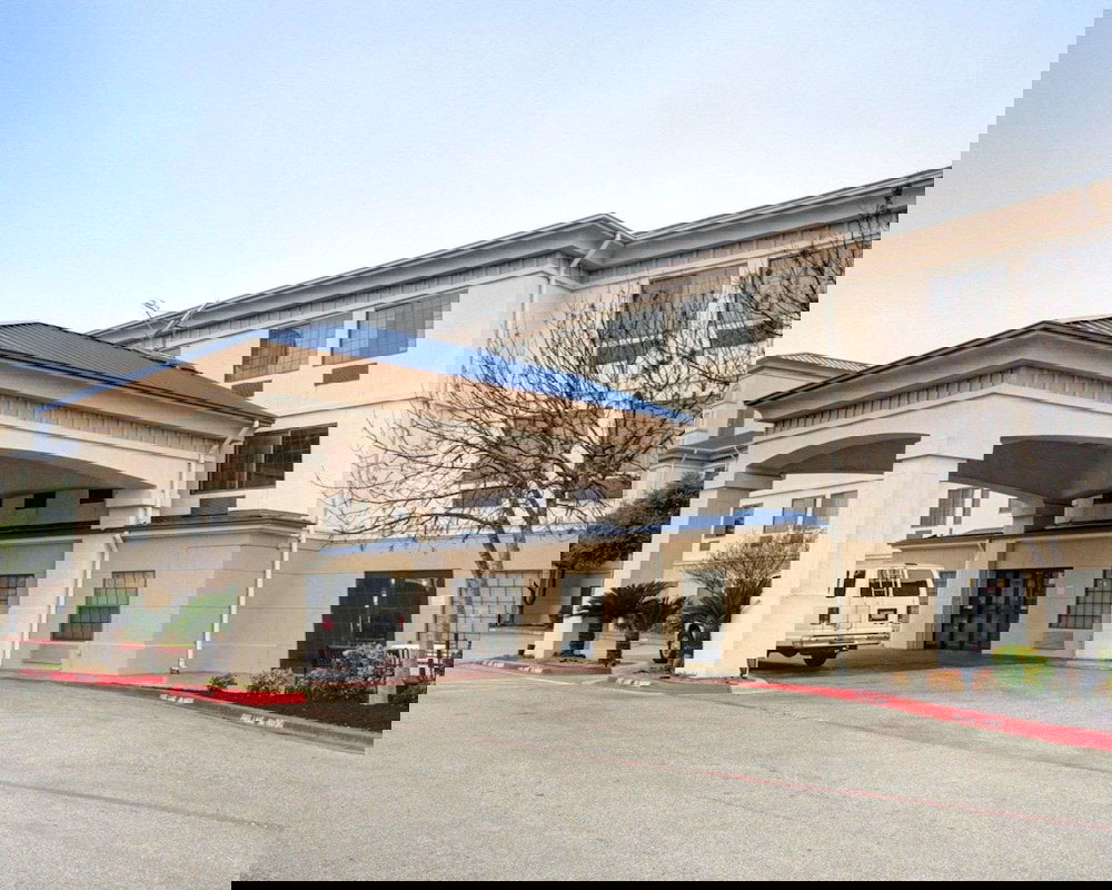 Quality Inn & Suites Airport - thumb 1