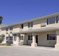 Super 8 by Wyndham Aransas Pass - Students Accommodation