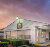 Super 8 by Wyndham Centerville-Richmond - Tourism Bookings