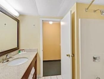 Ramada By Wyndham Kittery - thumb 6