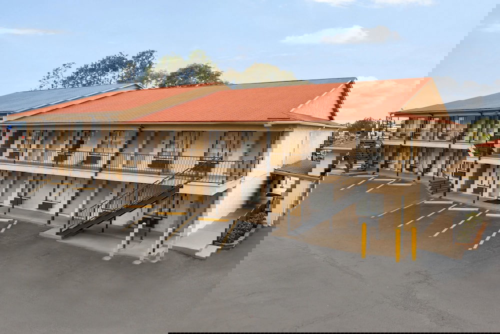 Super 8 By Wyndham Crestview - thumb 0