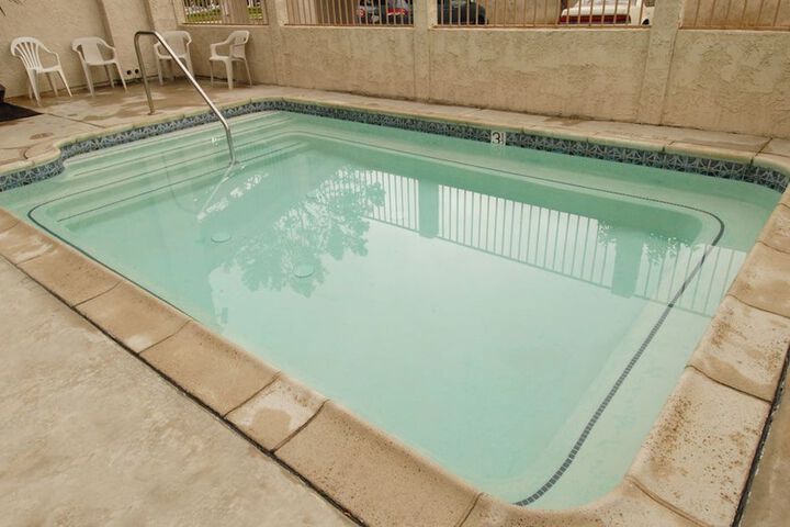 Regency Inn And Suites - thumb 1