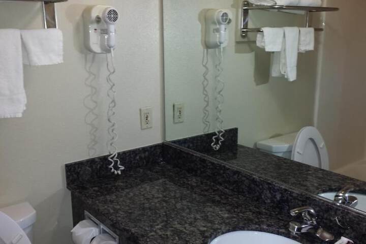 Regency Inn And Suites - thumb 5