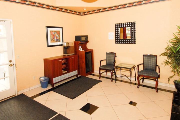 Regency Inn And Suites - thumb 3