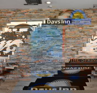 Days Inn by Wyndham Fort Myers Springs Resort - Tourism Bookings