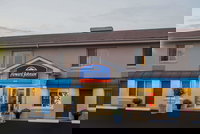 Howard Johnson by Wyndham Springfield