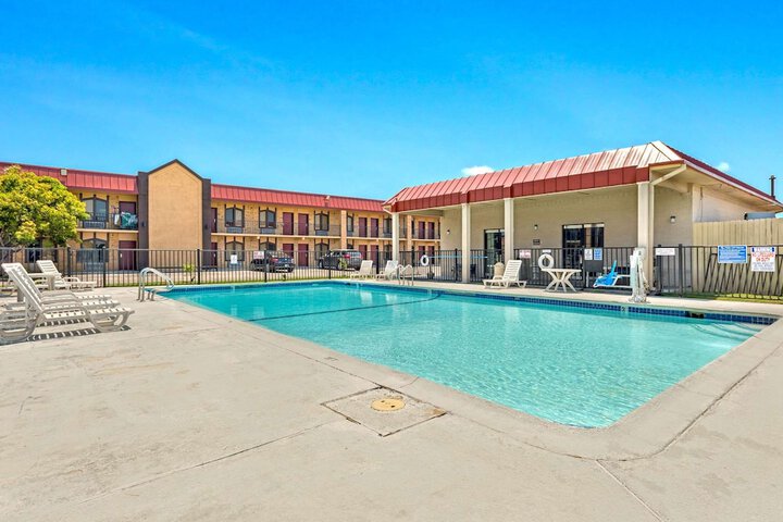 Americas Best Value Inn Paris - thumb 6