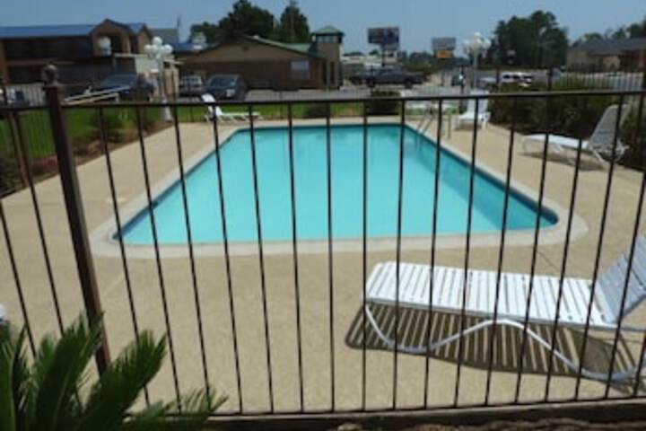 Americas Best Value Inn Center - thumb 3