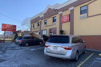 Red Carpet Inn Elmwood Park