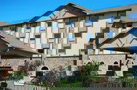 Howard Johnson by Wyndham Branson