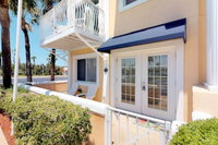 Royal Mansions Resort