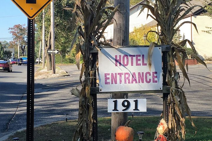 Colts Neck Inn Hotel - thumb 5