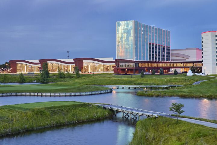 Mystic Lake Casino Hotel - thumb 1