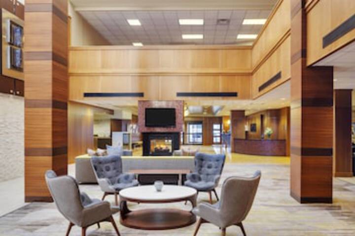 Courtyard By Marriott Boston Logan Airport