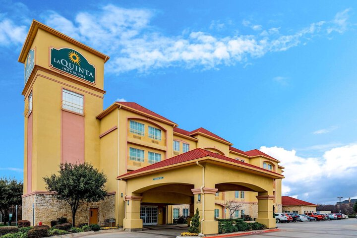La Quinta Inn & Suites By Wyndham DFW Airport West - Bedford - thumb 3
