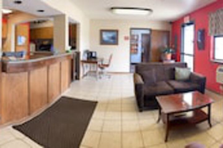 Le Mars Inn & Suites - thumb 0