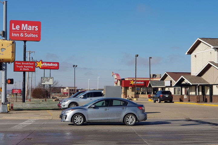 Le Mars Inn & Suites - thumb 3