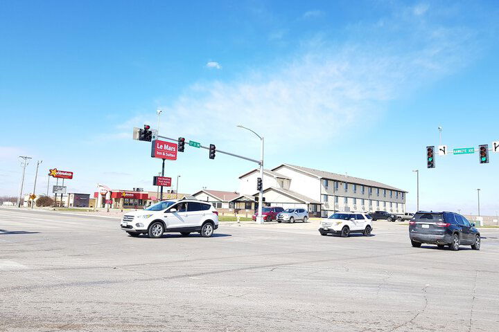 Le Mars Inn & Suites - thumb 1