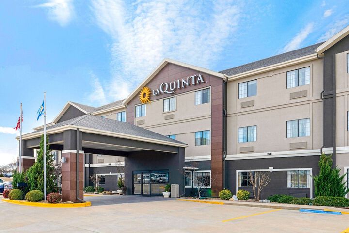 La Quinta Inn & Suites By Wyndham Ada - thumb 1