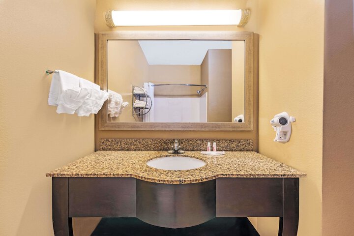 Days Inn By Wyndham Rockdale Texas - thumb 5