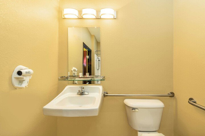 Days Inn By Wyndham Rockdale Texas - thumb 3