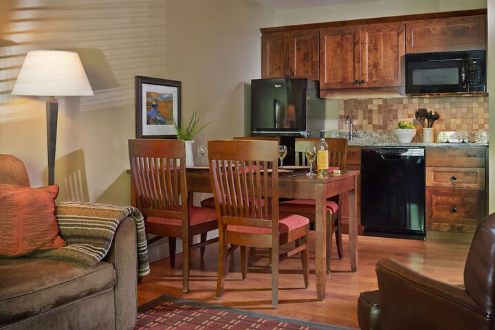 Green Mountain Suites Hotel - thumb 6