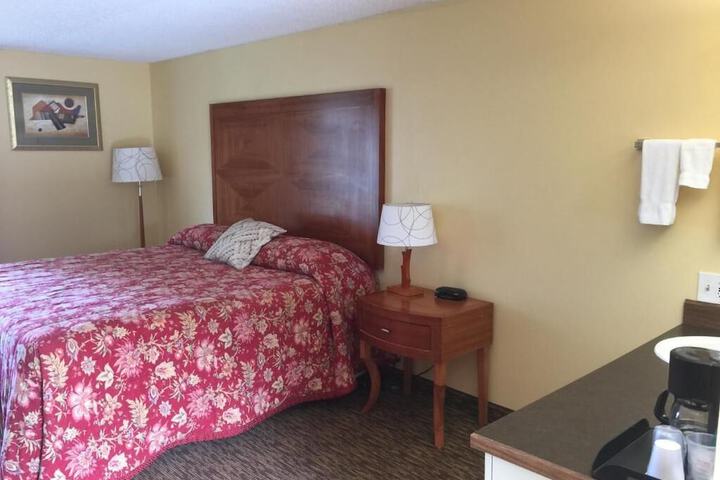 Columbia Gorge Inn - thumb 7