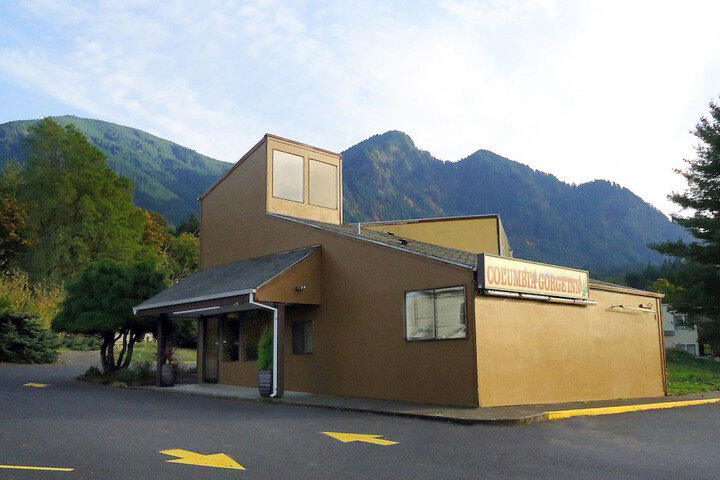Columbia Gorge Inn - thumb 2