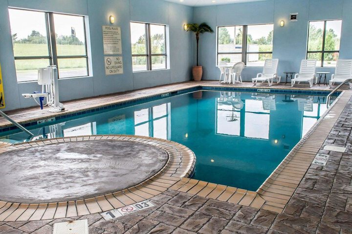 Comfort Inn & Suites - thumb 3