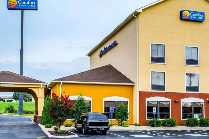 Comfort Inn & Suites - thumb 1