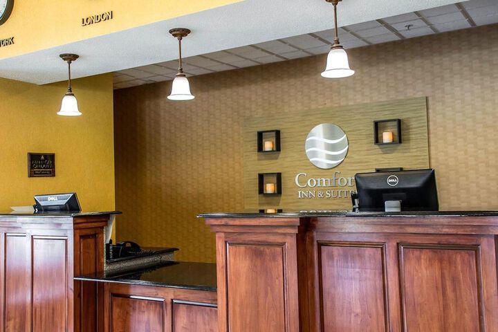 Comfort Inn & Suites - thumb 5
