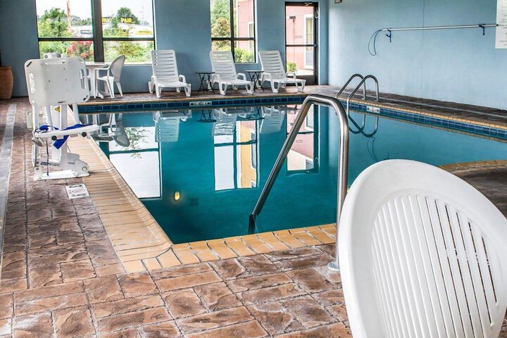 Comfort Inn & Suites - thumb 2