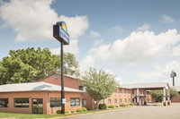 Days Inn  Suites by Wyndham Waterloo