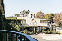 Seaside Laguna Inn  Suites Hotel