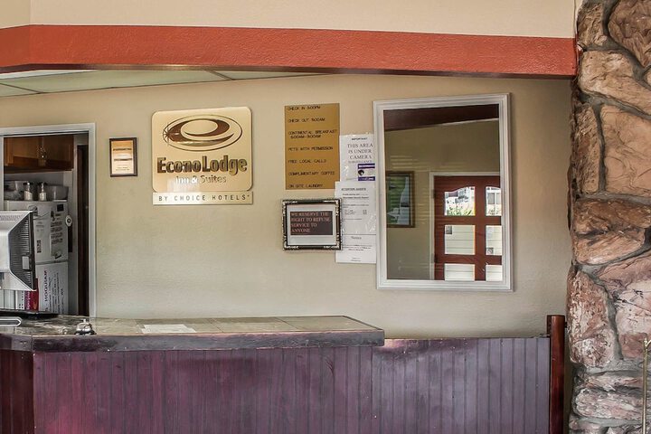 Econo Lodge Inn & Suites - thumb 4