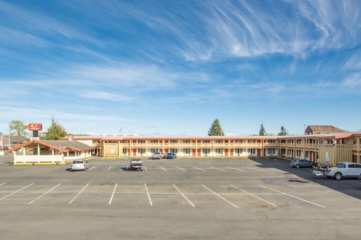 Econo Lodge Inn & Suites - thumb 3