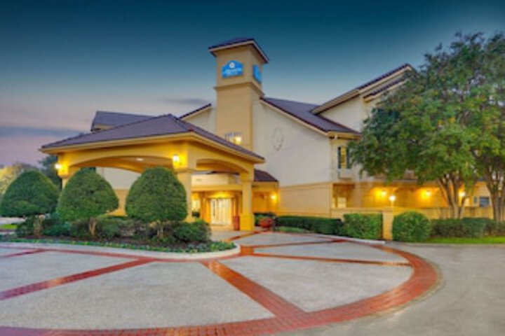 La Quinta Inn & Suites By Wyndham Dallas - Addison Galleria
