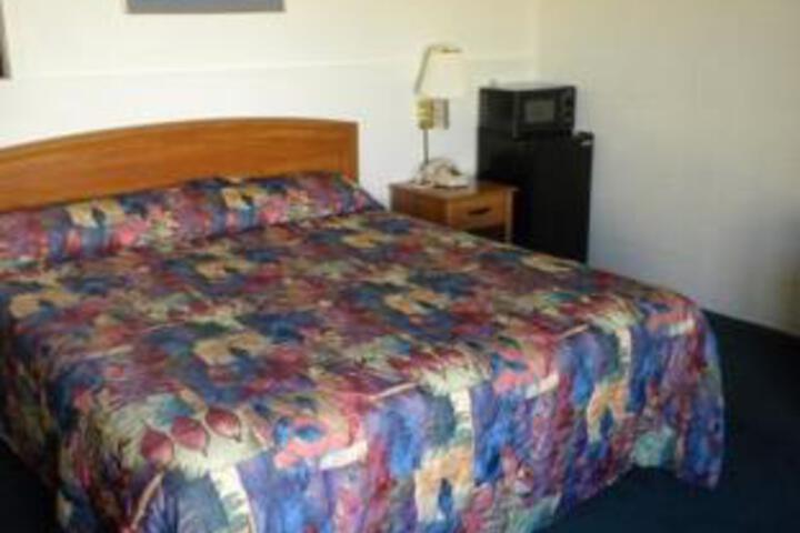 Budget Motel - thumb 0