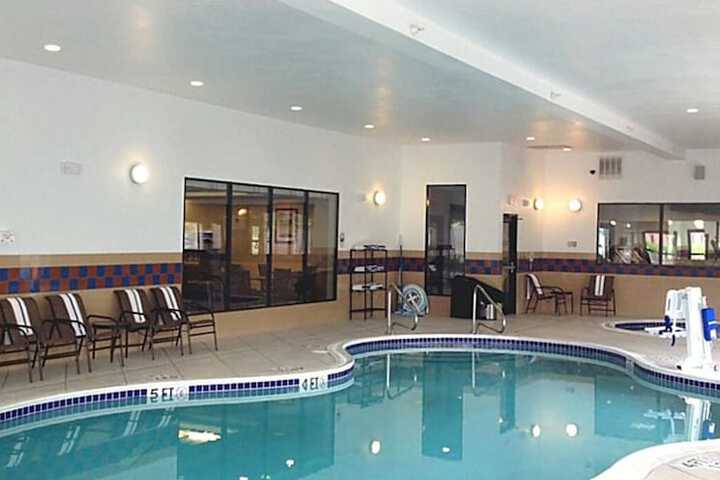 Holiday Inn Express & Suites Bridgeport, An IHG Hotel - thumb 4