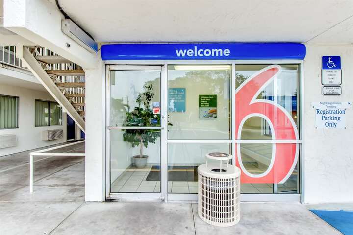 Motel 6 Venice, FL - thumb 2